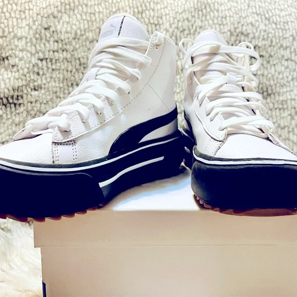 Woman’s Puma Platforms - Picture 10 of 12